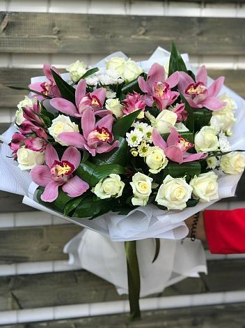 Букет цветов из: Розы и Хризантемы в Аксаково