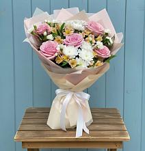 Букет цветов из:  Гвоздики, Орхидеи и Розы #REPLACE_PRED# Аксаково