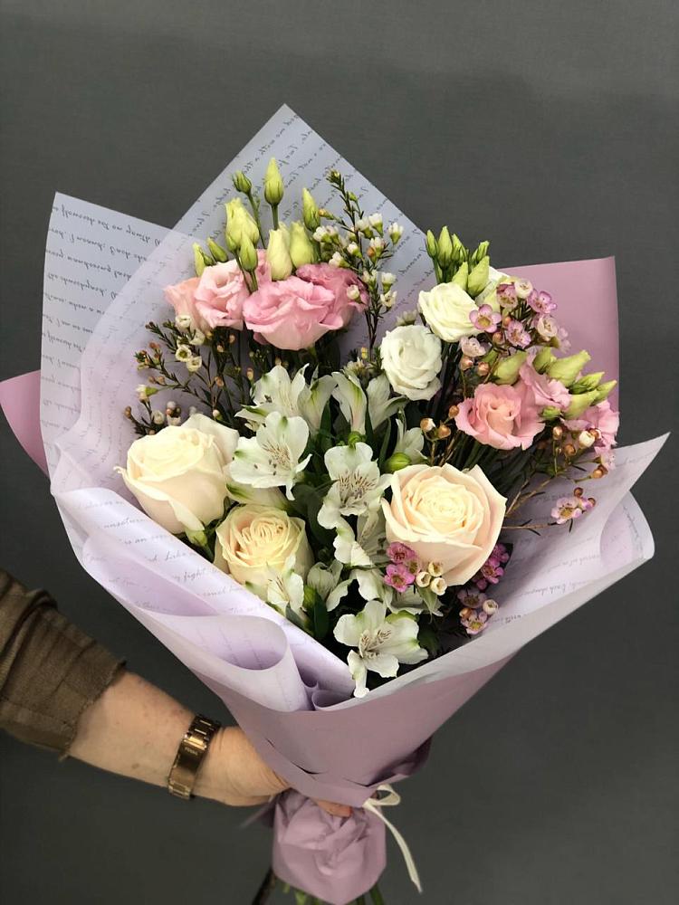 Букет цветов из: Альстромерии, Розы и Лизиантусы в Аксаково