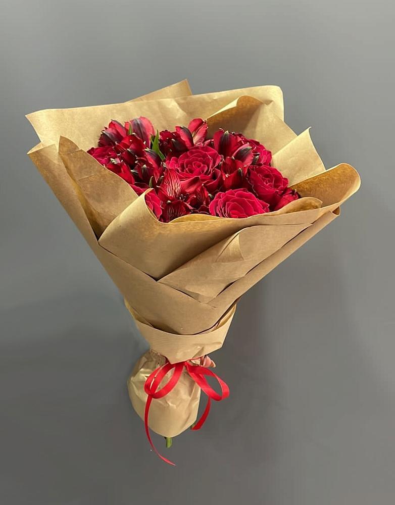 Букет цветов из: Альстромерии и Розы в Аксаково