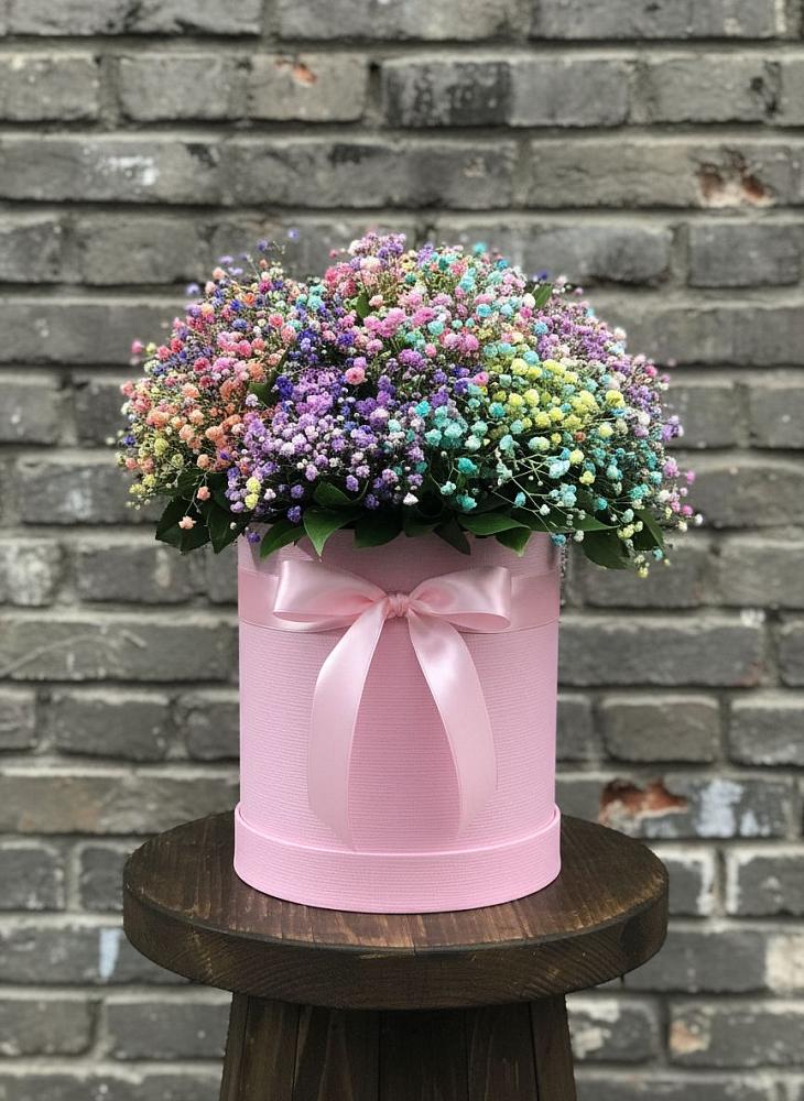 Цветочная композиция из Гипсофила и Розы в шляпной коробке в Аксаково