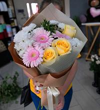 Букет цветов из:  Герберы, Розы и Хризантемы в Аксаково