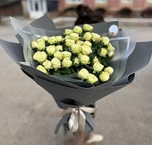Букет Белые кустовые розы Солинеро в Аксаково