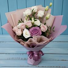Букет цветов из:  Розы и Лизиантусы в Аксаково