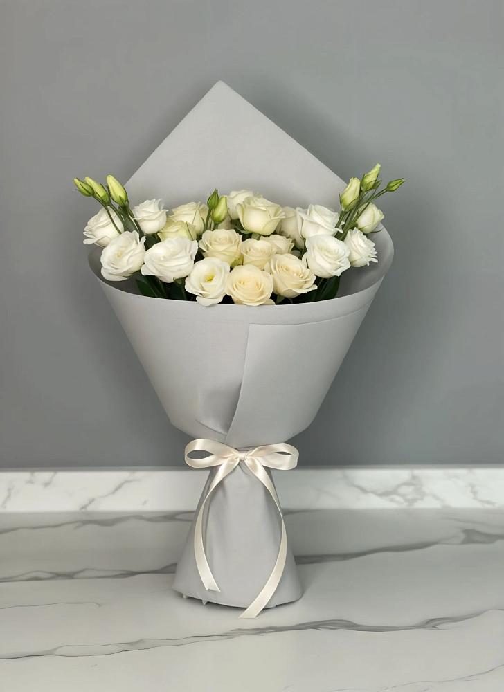 Букет цветов из: Розы и Лизиантусы в Аксаково