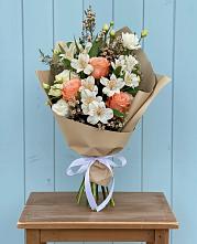 Букет цветов из:  Альстромерии, Лизиантусы, Розы и Хризантемы #REPLACE_PRED# Аксаково