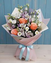 Букет цветов из:  Лизиантусы, Розы, Альстромерии и Гипсофила в Аксаково