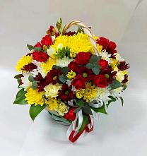 Цветочная композиция из Хризантемы и Розы в корзине в Аксаково