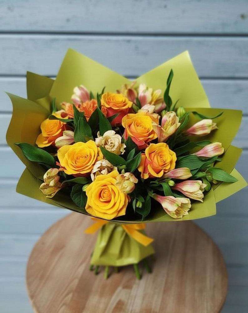 Букет цветов из: Альстромерии и Розы в Аксаково
