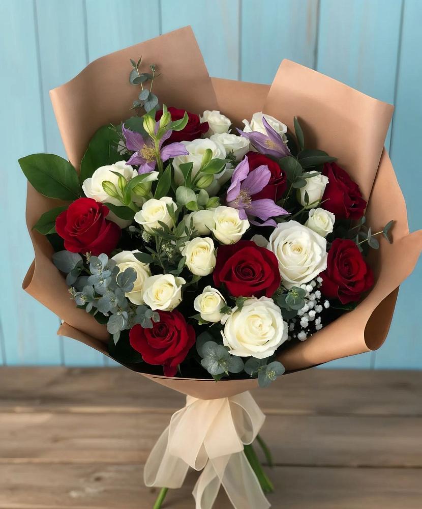 Букет цветов из: Розы и Альстромерии в Аксаково