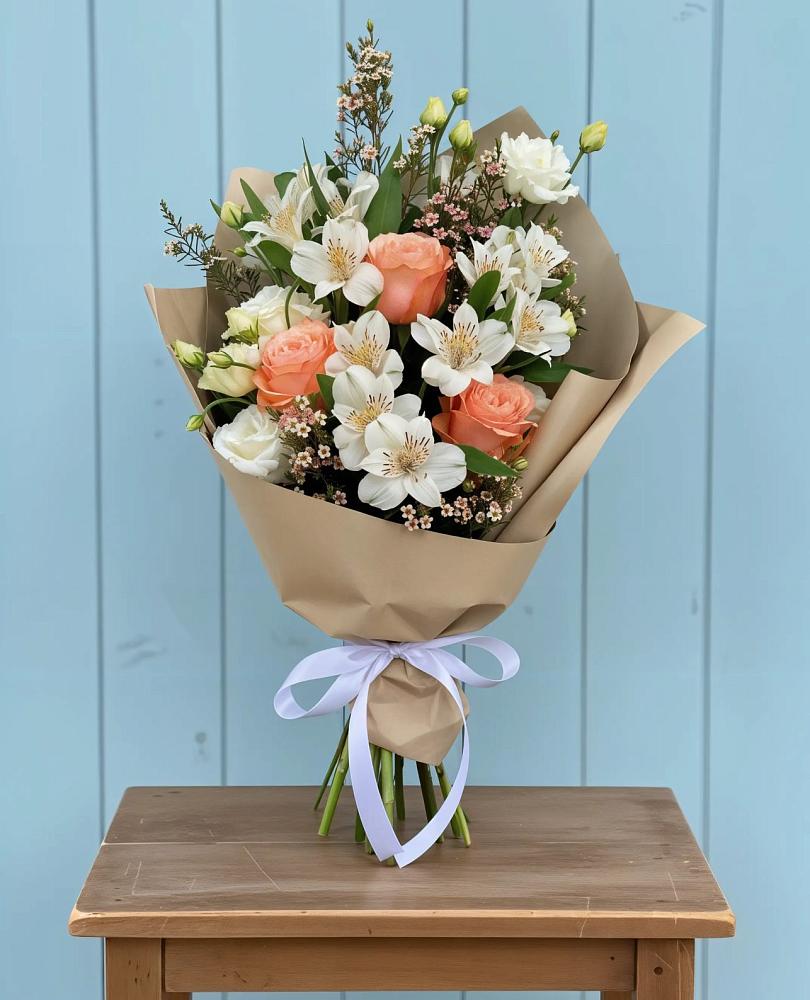 Букет цветов из: Альстромерии, Лизиантусы, Розы и Хризантемы в Аксаково
